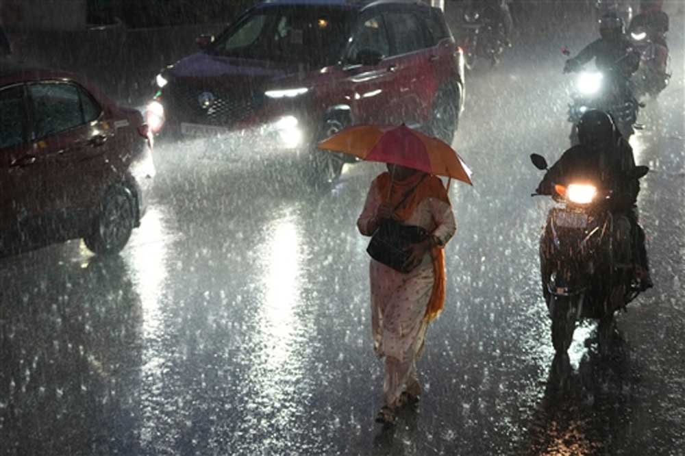 एमपी में मौसम ने बदला मिजाज, जबलपुर समेत 12 जिलों में बारिश का अलर्ट एमपी में मौसम ने बदला मिजाज, जबलपुर समेत 12 जिलों में बारिश का अलर्ट