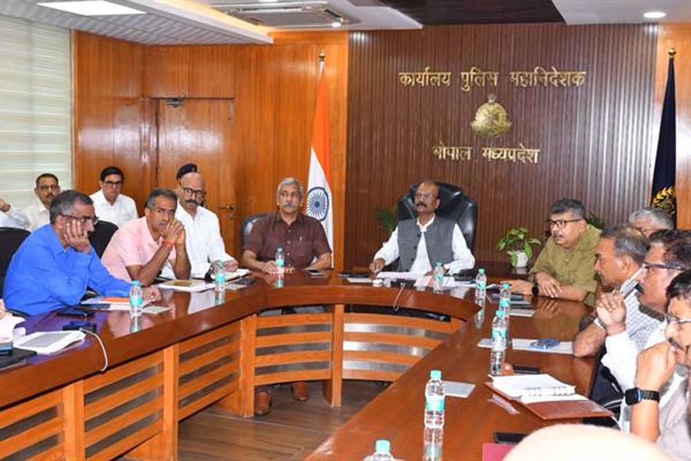 साइबर अपराध, आतंकवाद प्रतिरोध, कानून-व्यवस्था, पुलिस आधुनिकीकरण सहित पुलिसिंग के विभिन्न विषयों पर वरिष्ठ अधिकारियों ने दी जानकारी साइबर अपराध, आतंकवाद प्रतिरोध, कानून-व्यवस्था, पुलिस आधुनिकीकरण सहित पुलिसिंग के विभिन्न विषयों पर वरिष्ठ अधिकारियों ने दी जानकारी