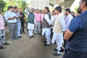 निर्माण कार्य में लापरवाही और अपर्याप्त सुरक्षा व्यवस्था पर जताई कड़ी नाराजगी, दिये पेनल्टी लगाने के निर्देश विभाग ने लगाई 20 लाख की पेनल्टी