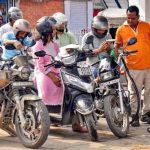 अमृतसर में बिना नंबर प्लेट गाड़ियों पर सख्ती, पेट्रोल-डीजल देने पर रोक अमृतसर में बिना नंबर प्लेट गाड़ियों पर सख्ती, पेट्रोल-डीजल देने पर रोक