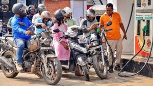 अमृतसर में बिना नंबर प्लेट गाड़ियों पर सख्ती, पेट्रोल-डीजल देने पर रोक अमृतसर में बिना नंबर प्लेट गाड़ियों पर सख्ती, पेट्रोल-डीजल देने पर रोक