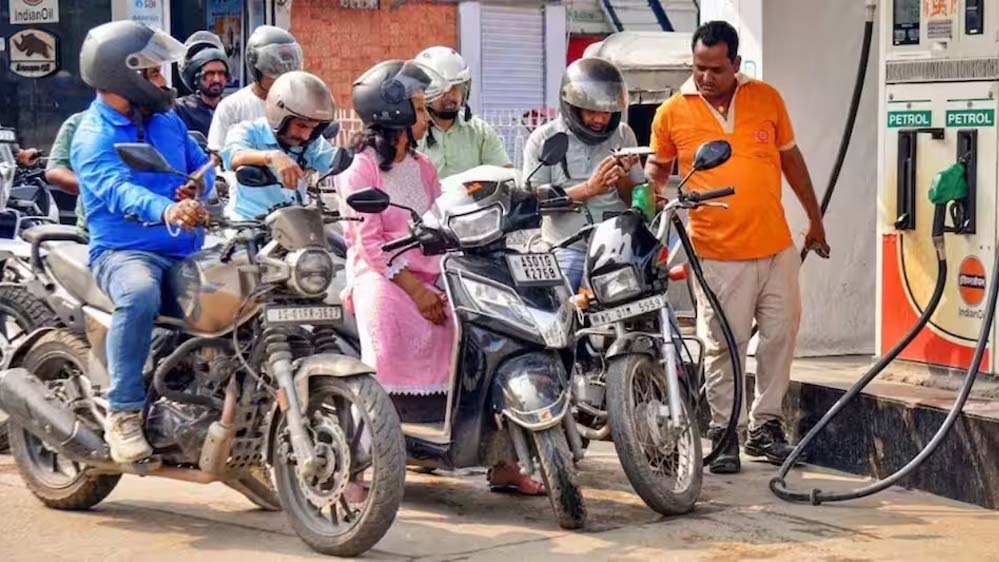 अमृतसर में बिना नंबर प्लेट गाड़ियों पर सख्ती, पेट्रोल-डीजल देने पर रोक अमृतसर में बिना नंबर प्लेट गाड़ियों पर सख्ती, पेट्रोल-डीजल देने पर रोक