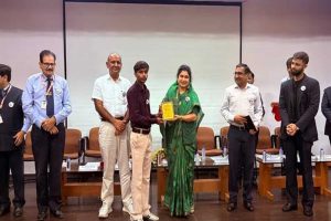 बंसल ग्रुप ऑफ इंस्टीट्यूट के दीक्षारंभ समारोह में नवागत विद्यार्थियों को दिए सफलता के मंत्र