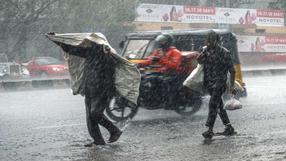 पंजाब में फिर बदलेगा मौसम, 3 जिलों में बारिश की संभावना पंजाब में फिर बदलेगा मौसम, 3 जिलों में बारिश की संभावना