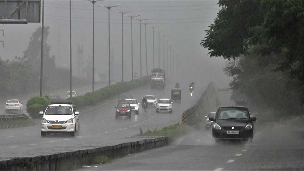 5 मौसम प्रणालियों का असर, इन राज्यों में तूफान-बारिश के आसार; पहाड़ों पर गिरेगी पहली बर्फ