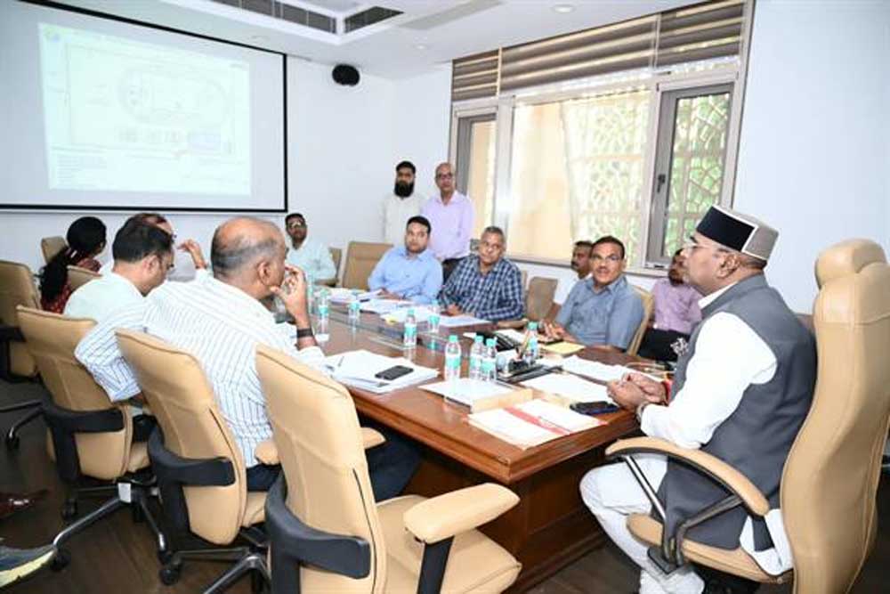 खेल सुविधाओं के साथ फिटनेस सेंटर, चेंजिंग रूम, उपकरण कक्ष और दिव्यांगजनों के लिए भी विशेष सुविधाएं होंगी