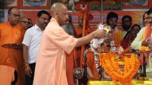 श्री गोरखनाथ मंदिर में श्रीमद्भागवत महापुराण कथा ज्ञान-यज्ञ के सप्तम दिवस मुख्यमंत्री योगी ने श्रद्धालुओं को किया संबोधित, अंत में किया पूजन और आरती