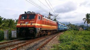 ग्वालियर स्टेशन पर पैंट्री कारों का औचक निरीक्षण; लावारिस खानपान सामग्री जब्त, तीन ट्रेनों की पैंट्री की हुई सघन जांच