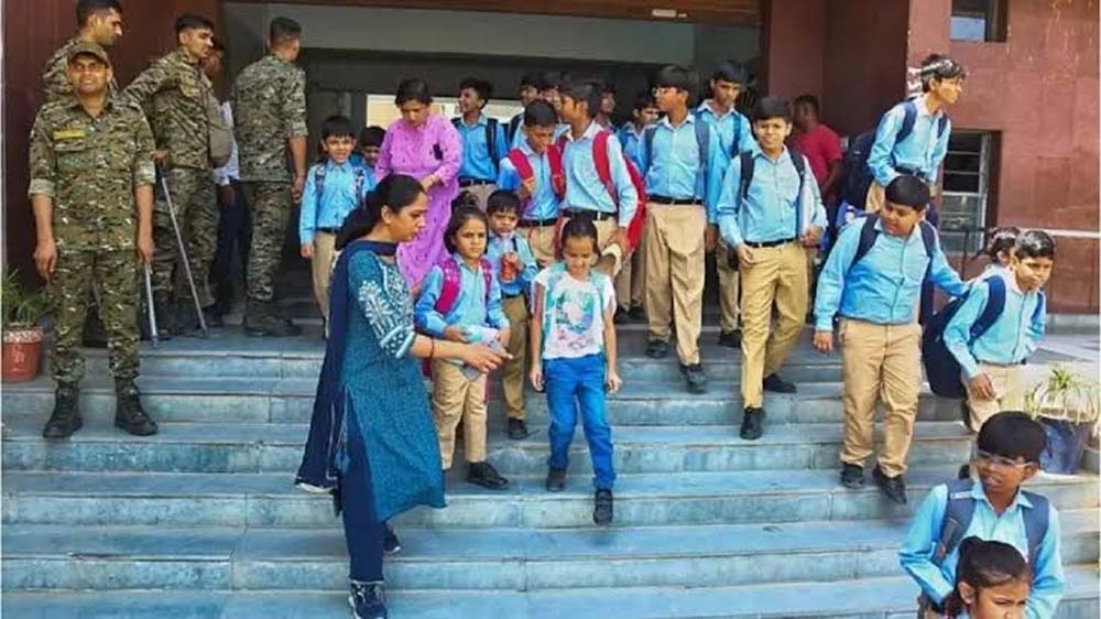 बच्चों की पढ़ाई में अभिभावक बनेंगे भागीदार, डीबीटी की मदद से संवरेंगी उनकी जरूरी सुविधाएं