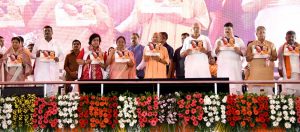 मुख्यमंत्री योगी ने आंगनवाड़ी कार्यकर्ताओं, सहायिकाओं व बच्चों का बढ़ाया हौसला
