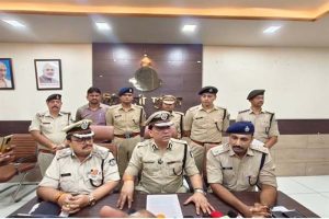 अंतर्राज्यीय समन्वय, सीसीटीवी एवं तकनीकी साक्ष्यों से 03 आरोपी गिरफ्तार अंतर्राज्यीय समन्वय, सीसीटीवी एवं तकनीकी साक्ष्यों से 03 आरोपी गिरफ्तार