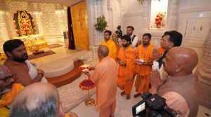 अयोध्या में सीएम योगी ने बजरंगबली का लिया आशीर्वाद, रामलला के दरबार में टेका माथा