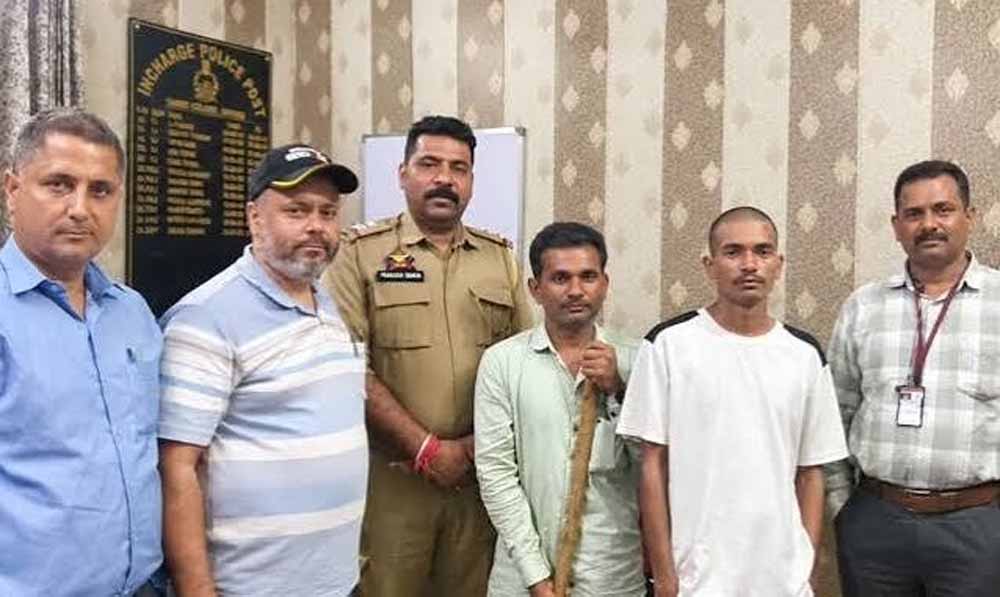 खरगोन पुलिस की मानवीय पहल: जम्मू में मिले युवक को परिजनों से मिलाया, परिवार में लौटी खुशियां खरगोन पुलिस की मानवीय पहल: जम्मू में मिले युवक को परिजनों से मिलाया, परिवार में लौटी खुशियां