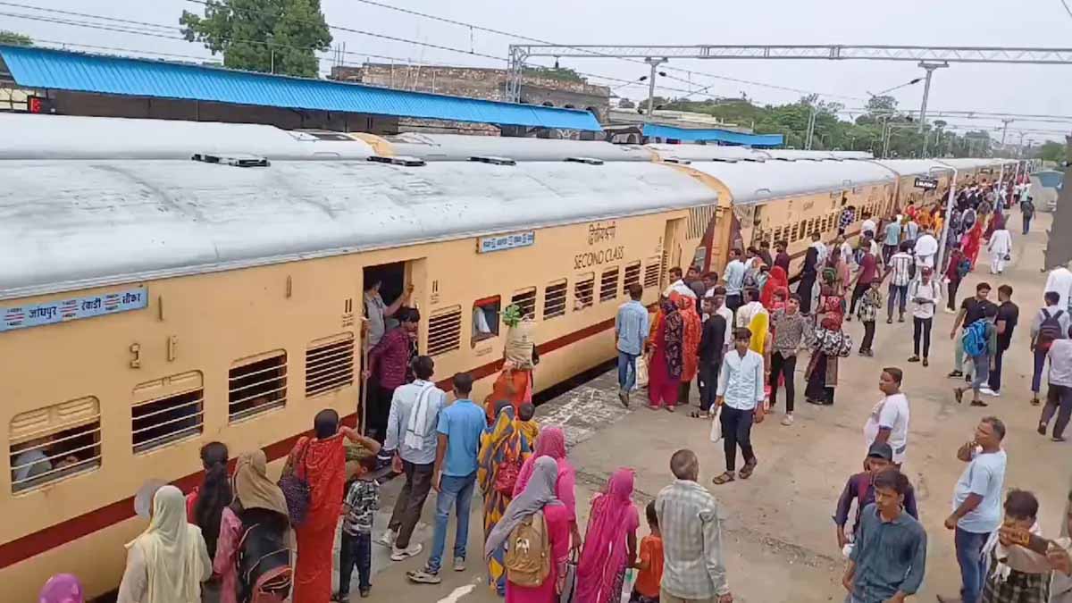 यमुनानगर से यूपी-बिहार जाने वाले श्रमिकों के लिए खुशखबरी, त्योहारों पर चलेंगी विशेष ट्रेनें यमुनानगर से यूपी-बिहार जाने वाले श्रमिकों के लिए खुशखबरी, त्योहारों पर चलेंगी विशेष ट्रेनें