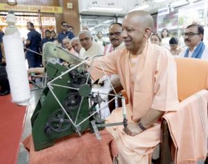 गांधी जयंती पर खादी को बढ़ावा, CM योगी ने किया 25% छूट का ऐलान; 30 जनवरी 2027 तक मिलेगा लाभ गांधी जयंती पर खादी को बढ़ावा, CM योगी ने किया 25% छूट का ऐलान; 30 जनवरी 2027 तक मिलेगा लाभ