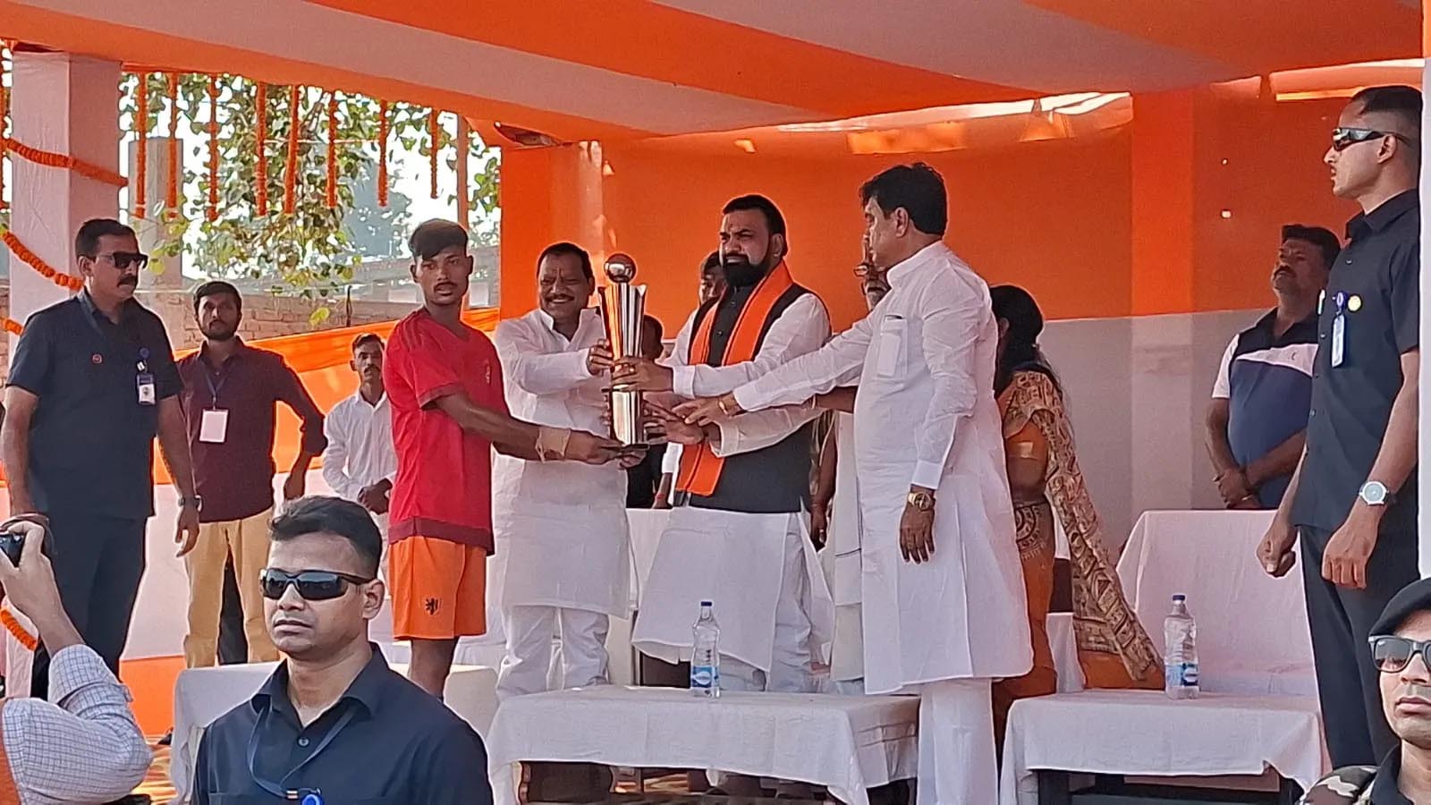 बिहार के हर प्रखंड में बनेगा स्टेडियम, मुख्यमंत्री सम्राट चौधरी ने किया बड़ा ऐलान बिहार के हर प्रखंड में बनेगा स्टेडियम, मुख्यमंत्री सम्राट चौधरी ने किया बड़ा ऐलान