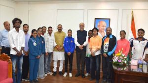 राज्यपाल रमेन डेका से मिले प्रदेश के उत्कृष्ट खिलाड़ी, खेल उपलब्धियों पर हुई चर्चा