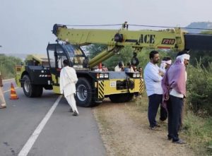 खाटूश्यामजी के दर्शन कर लौट रहे श्रद्धालुओं की कार हादसे का शिकार, 2 गंभीर घायल