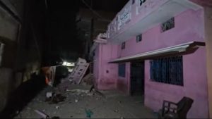 बिहार के सीवान में पटाखा फैक्ट्री में धमाका, मकान में 4 घंटे तक होते रहे विस्फोट; रेस्क्यू जारी