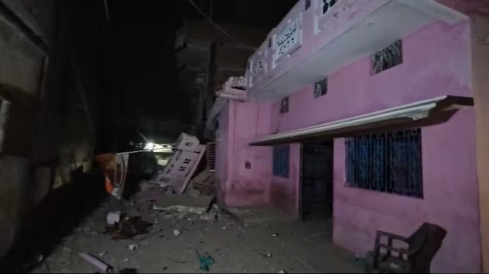 बिहार के सीवान में पटाखा फैक्ट्री में धमाका, मकान में 4 घंटे तक होते रहे विस्फोट; रेस्क्यू जारी बिहार के सीवान में पटाखा फैक्ट्री में धमाका, मकान में 4 घंटे तक होते रहे विस्फोट; रेस्क्यू जारी