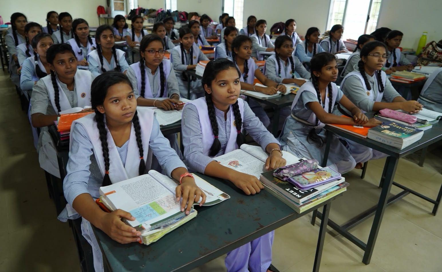 9 एमबीबीएस, 2 बीडीएस और एनआईटी रायपुर में 2 बीटेक दाखिले; पहली पीढ़ी के डॉक्टर और इंजीनियर बनने की ओर बढ़े छात्र 9 एमबीबीएस, 2 बीडीएस और एनआईटी रायपुर में 2 बीटेक दाखिले; पहली पीढ़ी के डॉक्टर और इंजीनियर बनने की ओर बढ़े छात्र