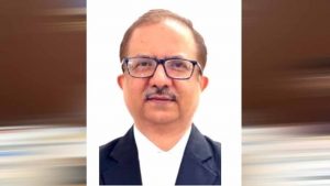 इंदौर कुटुंब न्यायालय में अधिवक्ताओं का हंगामा, जज धीरेंद्र सिंह के खिलाफ अभिभाषक संघ ने जताई नाराजगी