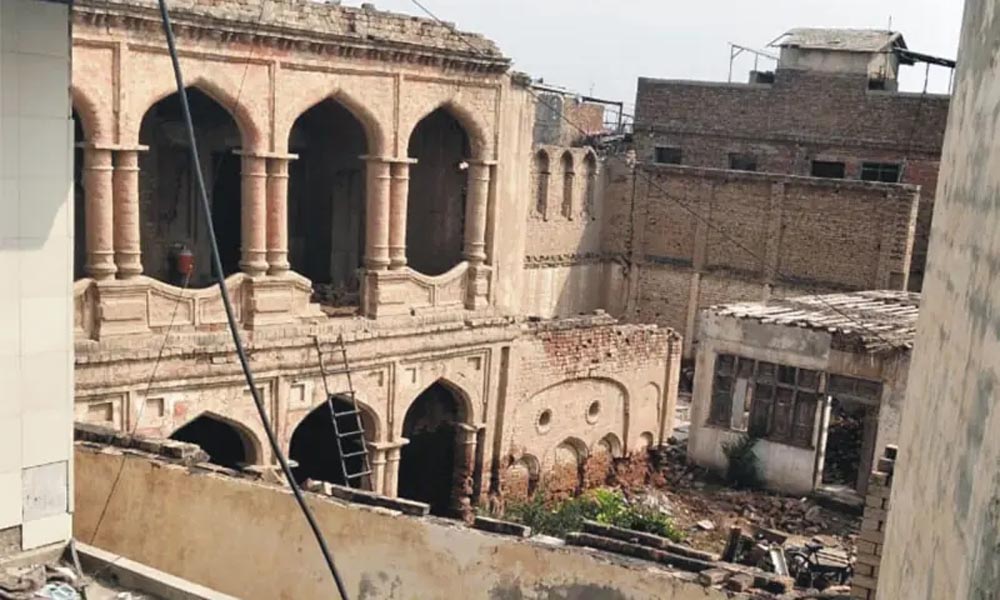 पाकिस्तान के डेरा इस्माइल खान में रामलीला मंदिर पर लगा ताला, हिंदू समुदाय ने जताया विरोध पाकिस्तान के डेरा इस्माइल खान में रामलीला मंदिर पर लगा ताला, हिंदू समुदाय ने जताया विरोध