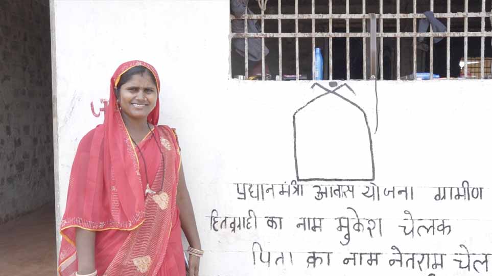 प्रधानमंत्री आवास योजना से मिला अपना घर, सड़क किनारे अस्थायी आशियाने में रहने की मजबूरी हुई दूर प्रधानमंत्री आवास योजना से मिला अपना घर, सड़क किनारे अस्थायी आशियाने में रहने की मजबूरी हुई दूर