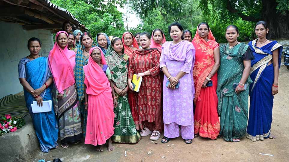 महिला सशक्तिकरण से ग्रामीण अर्थव्यवस्था को मिल रही नई मजबूती, स्वावलंबन और स्वरोजगार की दिशा में बढ़ रहे महिलाओं के कदम