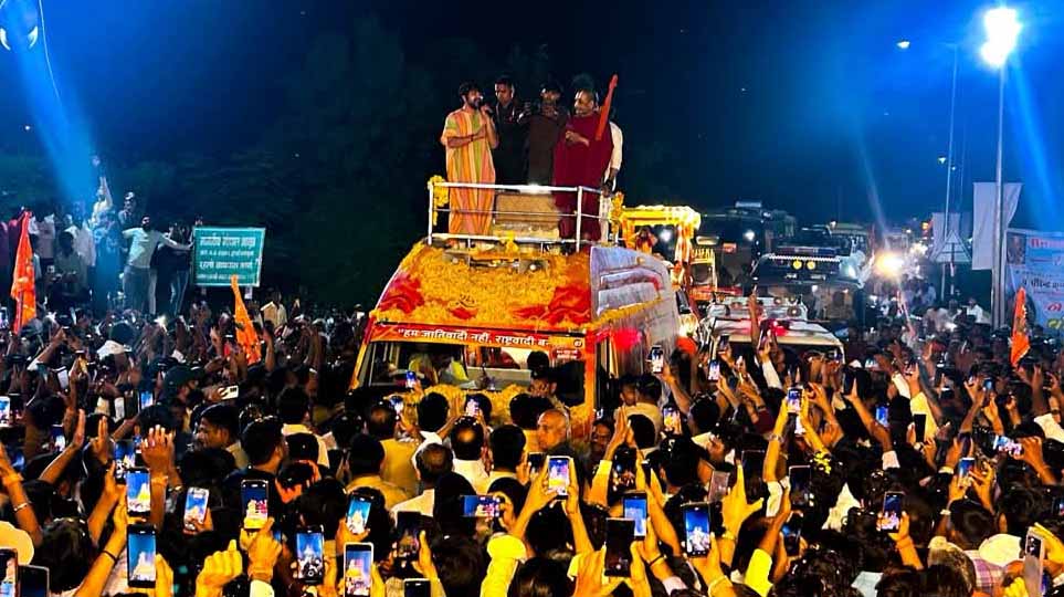 गरबा पंडाल में प्रवेश को लेकर धीरेंद्र शास्त्री का सुझाव, सनातन हिंदू एकता रथयात्रा में दिया बयान
