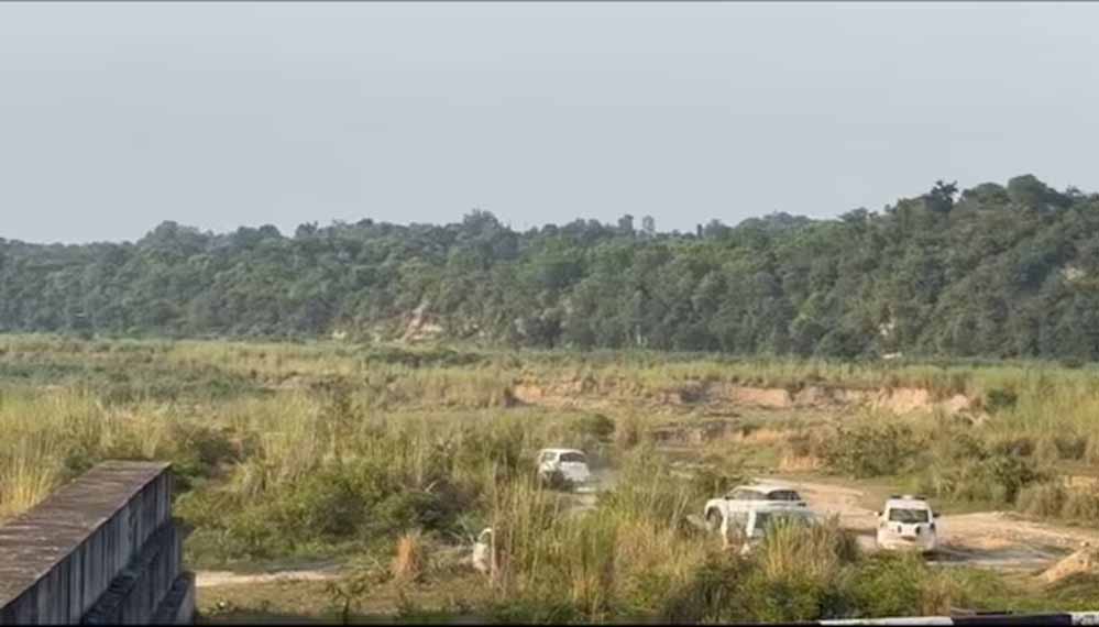 पंजाब में अवैध खनन पर CBI का एक्शन, होशियारपुर के गांव अमरो में छापेमारी पंजाब में अवैध खनन पर CBI का एक्शन, होशियारपुर के गांव अमरो में छापेमारी