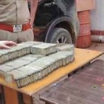 स्कॉर्पियो में गुप्त बॉक्स बनाकर रखे थे 1.29 करोड़ रुपये, तीन थानों की पुलिस ने 3 आरोपियों को पकड़ा स्कॉर्पियो में गुप्त बॉक्स बनाकर रखे थे 1.29 करोड़ रुपये, तीन थानों की पुलिस ने 3 आरोपियों को पकड़ा
