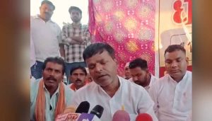 वन विभाग की कार्रवाई के खिलाफ एकजुट हुए 35 गांवों के आदिवासी, जमीन के दस्तावेज लेकर भोपाल आएंगे
