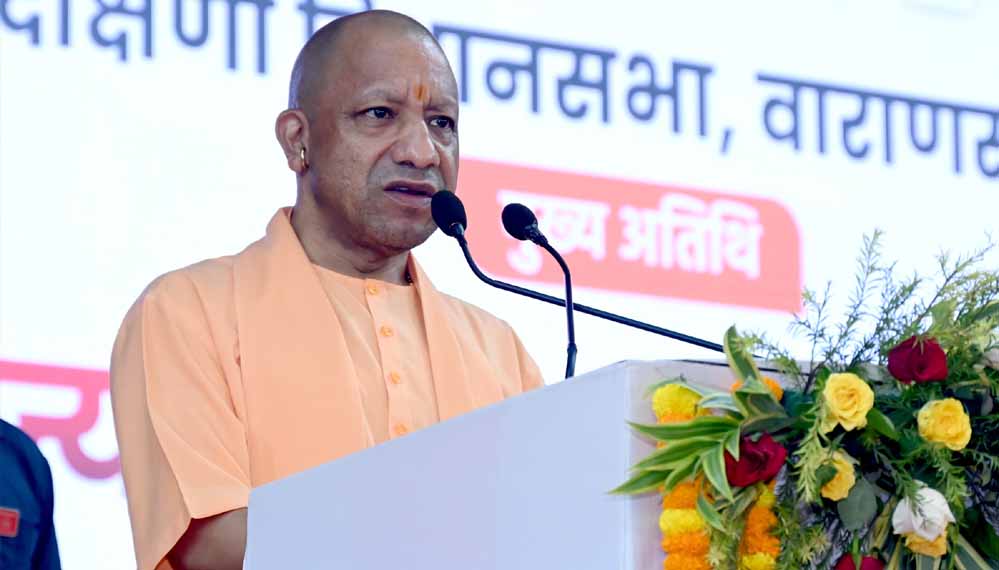 वाराणसी में  76 दिवसीय वार्ड प्रवास अभियान के समापन एवं स्वच्छता मित्र सम्मान समारोह को मुख्यमंत्री योगी ने किया संबोधित