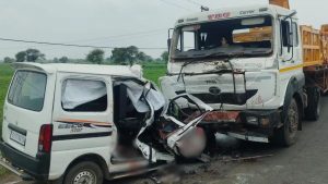 चूरू में मौत बनकर आया ट्रेलर, कार सवार परिवार के 5 लोगों की जान गई; 7 महीने की बच्ची गंभीर चूरू में मौत बनकर आया ट्रेलर, कार सवार परिवार के 5 लोगों की जान गई; 7 महीने की बच्ची गंभीर
