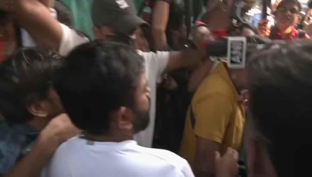 कनॉट प्लेस में प्रदर्शन से पहले CJP के संस्थापक अभिजीत दिपके हिरासत में, दिल्ली पुलिस का एक्शन कनॉट प्लेस में प्रदर्शन से पहले CJP के संस्थापक अभिजीत दिपके हिरासत में, दिल्ली पुलिस का एक्शन
