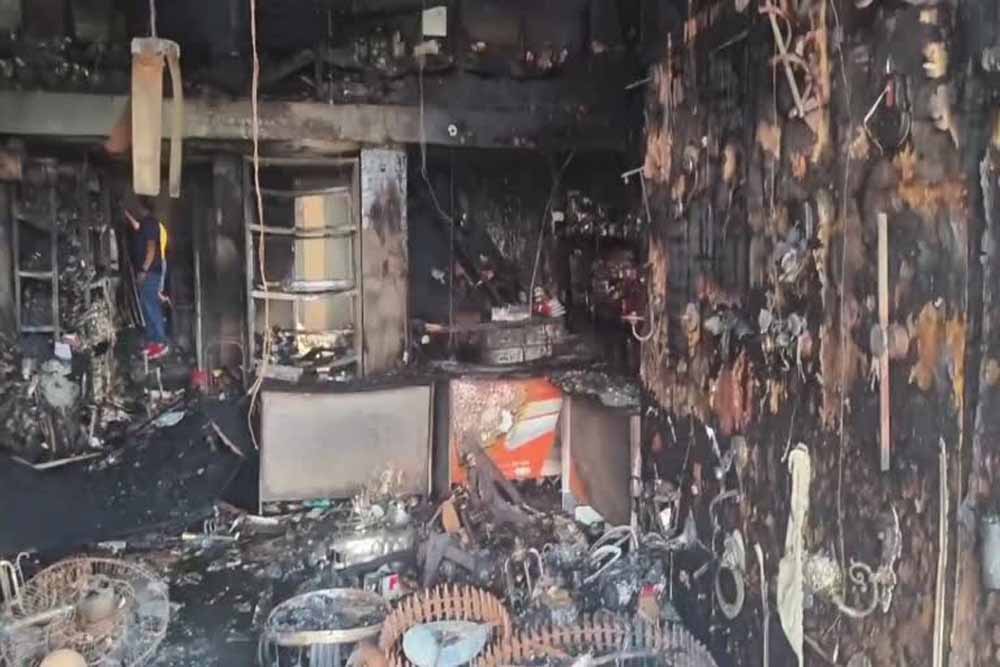 हरियाणा के पलवल में आधी रात को बड़ा हादसा, 15 दमकल गाड़ियों ने 5 घंटे में बुझाई आग हरियाणा के पलवल में आधी रात को बड़ा हादसा, 15 दमकल गाड़ियों ने 5 घंटे में बुझाई आग