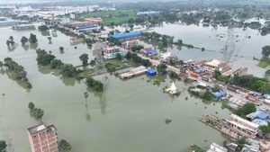 बिहार में बाढ़ का कहर, टूटे तटबंधों से 5,472 करोड़ की क्षति; किसानों की फसलें डूबीं