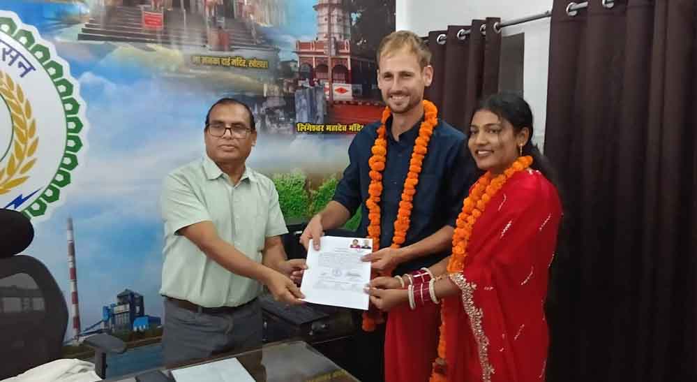 सात समंदर पार से आया दूल्हा, छत्तीसगढ़ की लड़की से की लव मैरिज सात समंदर पार से आया दूल्हा, छत्तीसगढ़ की लड़की से की लव मैरिज