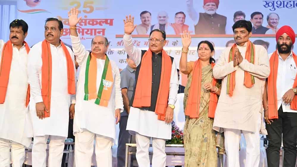 मुख्यमंत्री विष्णुदेव साय देवेंद्र नगर चौक से लाल चौक तक नशामुक्ति पदयात्रा में हुए शामिल मुख्यमंत्री विष्णुदेव साय देवेंद्र नगर चौक से लाल चौक तक नशामुक्ति पदयात्रा में हुए शामिल