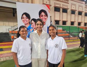 हरलीन देओल ने बढ़ाया हॉकी खिलाड़ियों का हौसला, उप मुख्यमंत्री अरुण साव की पहल से आयोजित हुआ प्रेरणादायक कार्यक्रम हरलीन देओल ने बढ़ाया हॉकी खिलाड़ियों का हौसला, उप मुख्यमंत्री अरुण साव की पहल से आयोजित हुआ प्रेरणादायक कार्यक्रम