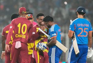 लखनऊ में बाढ़ का असर, स्टेडियम के पास जलभराव; IND vs WI मैच में हाई स्कोर या लो स्कोर का खेल? लखनऊ में बाढ़ का असर, स्टेडियम के पास जलभराव; IND vs WI मैच में हाई स्कोर या लो स्कोर का खेल?