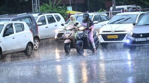मध्यप्रदेश के 25 जिलों में आज बारिश के आसार, भोपाल में रावण के पुतलों को ढका