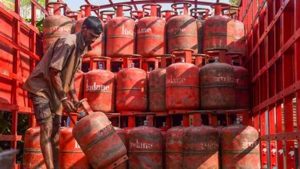राजस्थान में LPG संकट से बढ़ी मुश्किलें, घरेलू कनेक्शन नहीं मिलने पर महंगा कमर्शियल सिलेंडर लेने की मजबूरी
