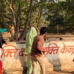 भदैया कुंड में पत्नी को दोस्त के साथ घूमते देख पति ने किया हमला, पुलिस ने दर्ज की FIR