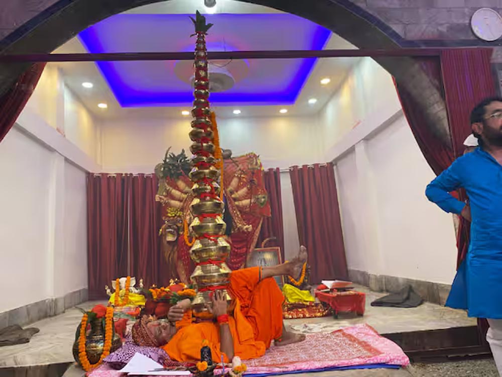 40 साल से मां दुर्गा की आराधना, नवरात्र में बाबा नागेश्वर दास करेंगे 21 कलशों के साथ कठिन तपस्या