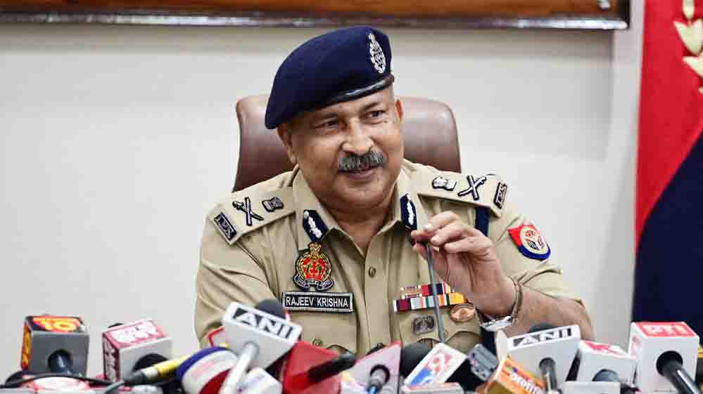 UP में सड़क हादसों में 9% और मौतों में 10% की कमी, DGP ने पेश किए आंकड़े UP में सड़क हादसों में 9% और मौतों में 10% की कमी, DGP ने पेश किए आंकड़े
