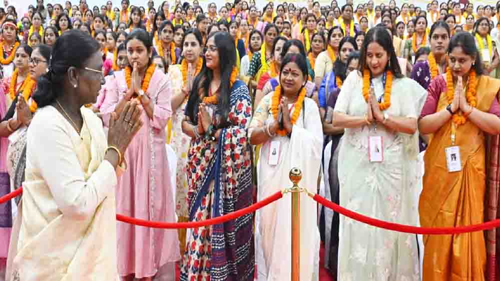 राष्ट्रपति द्रौपदी मुर्मु ने मां दंतेश्वरी के किए दर्शन, देश की सुख-समृद्धि की कामना