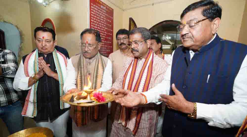 मुख्यमंत्री विष्णु देव साय ने रामचंडी मंदिर में की पूजा-अर्चना, प्रदेश की खुशहाली की कामना