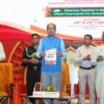 नकली दवाओं पर लगे रोक, ग्रामीण स्वास्थ्य सेवाओं को मजबूत करने पर राज्यपाल डेका का जोर